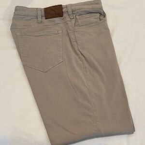 Men’s 34 Heritage Charisma style khaki jean slacks, EUC, size 38/32,